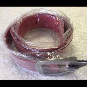 Carmine leather belt